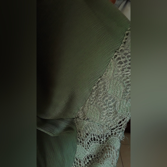 Top - Picture 3 of 4